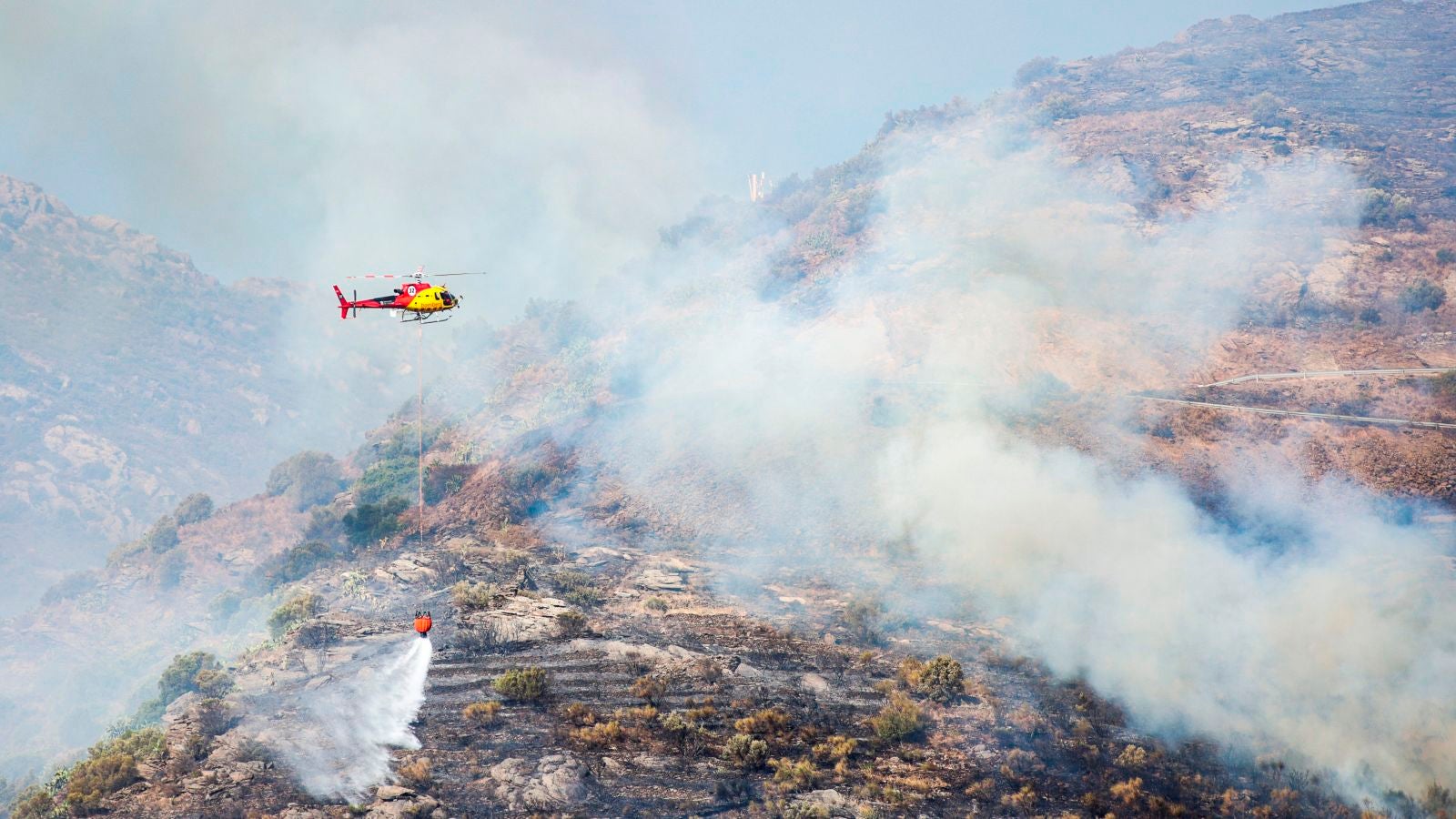 Los bomberos dan por estabilizado y trabajan en dos focos 