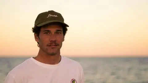 Muere el surfista español Óscar Sierra al ser golpeado por una ola gigante Muere el surfista español Óscar Sierra al ser golpeado por una ola gigante