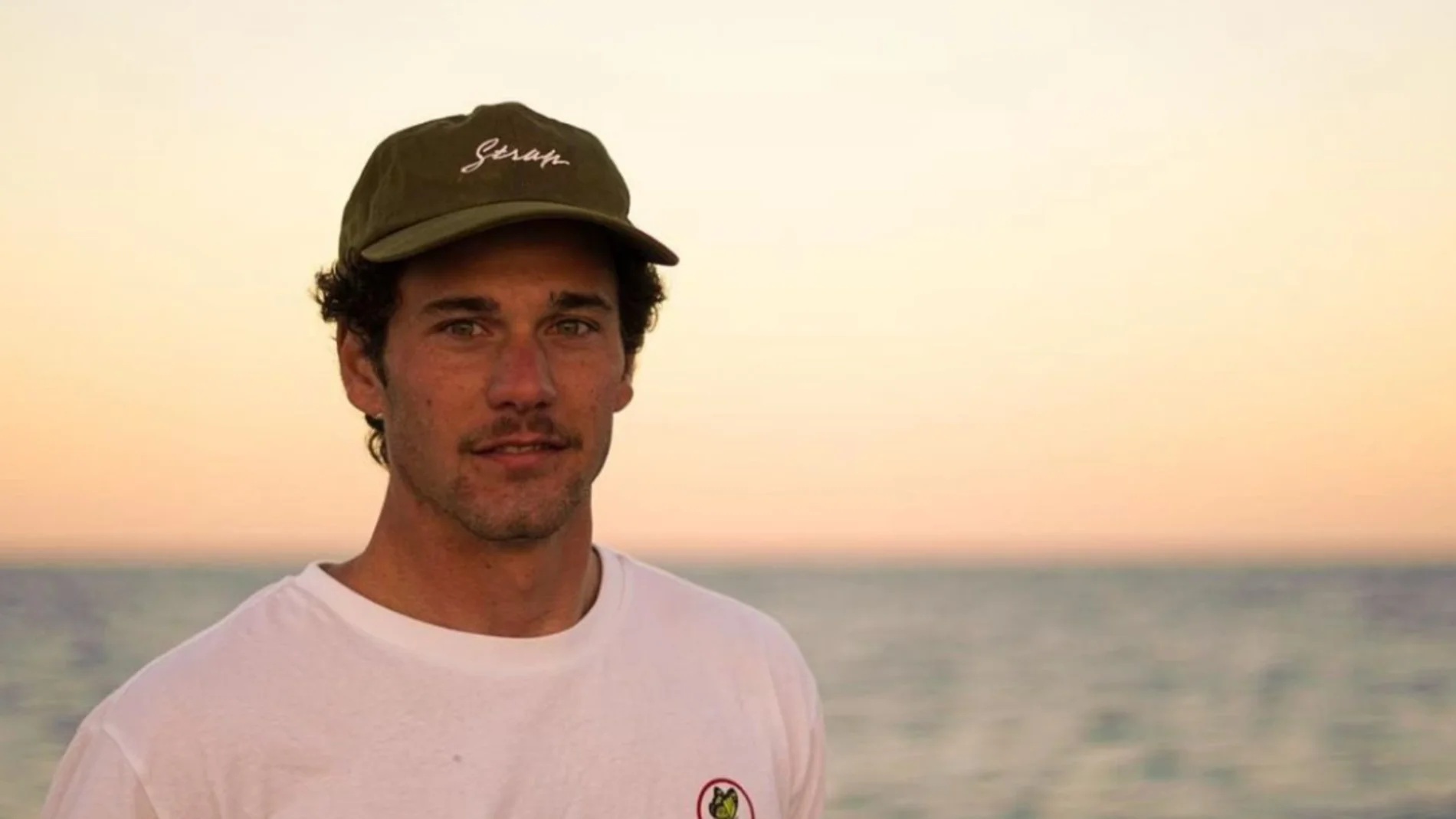 Muere el surfista español Óscar Sierra al ser golpeado por una ola gigante