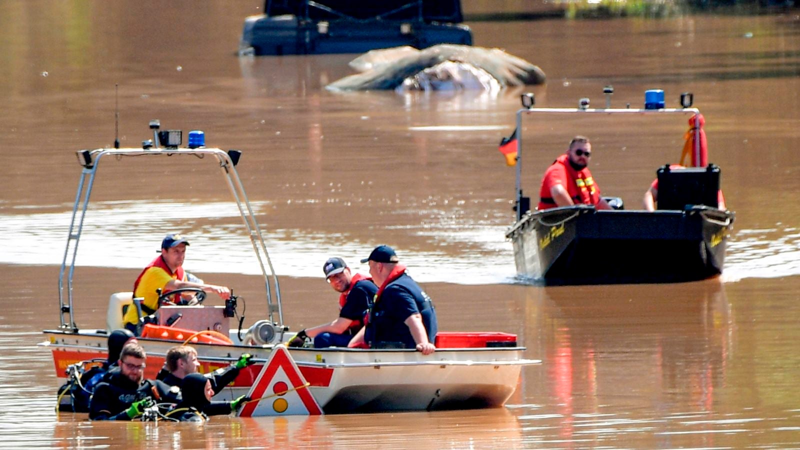 Suben a 156 los muertos por las inundaciones en el oeste de Alemania y se extiende el peligro al este y al sur