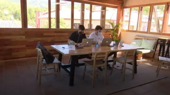 'El Refugio' un 'coworking' rural para luchar contra la despoblaci&oacute;n en la sierra norte de Madrid