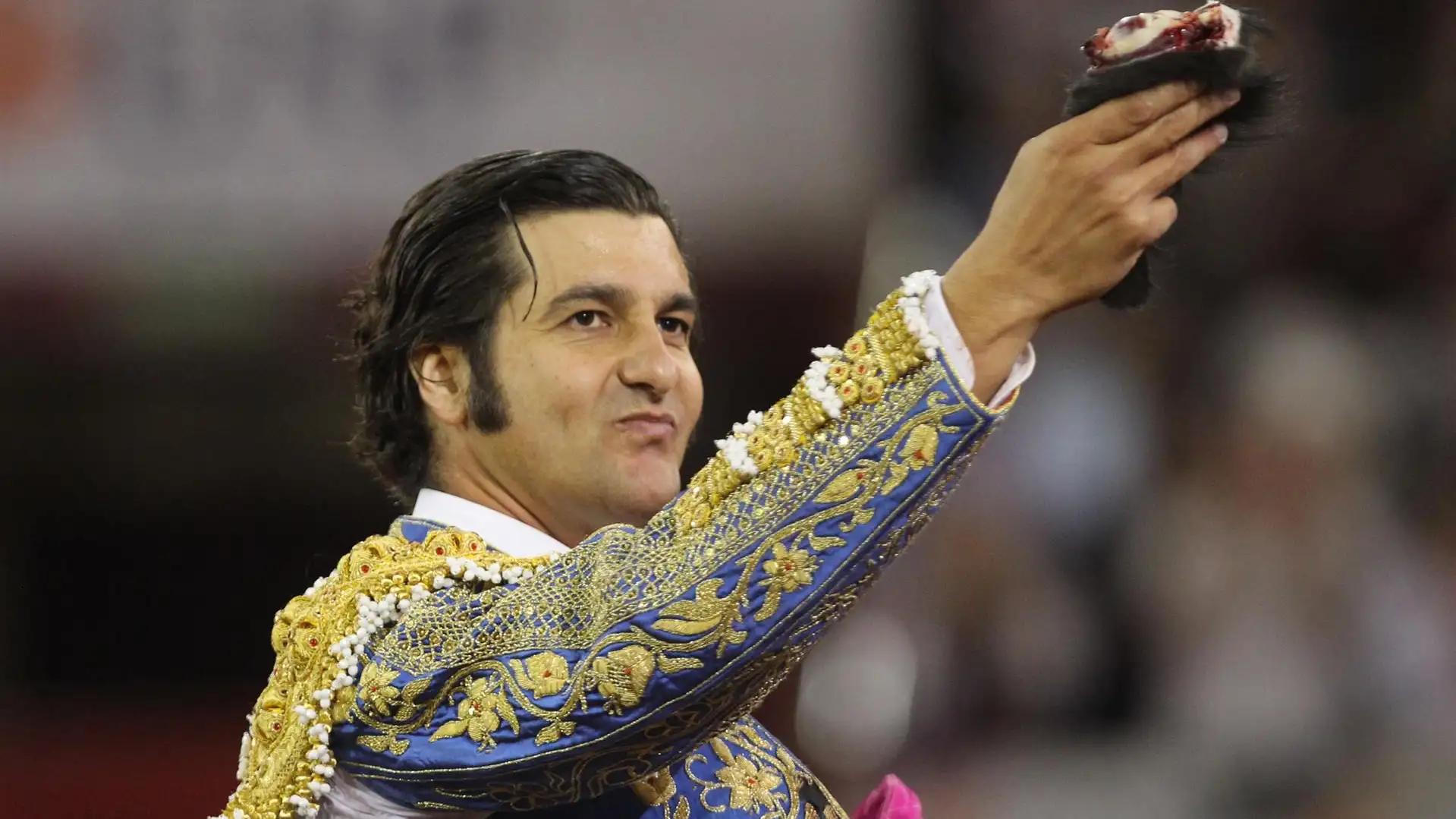 Twitter bloquea la cuenta del torero Morante de la Puebla por fomentar "placer sádico" Twitter bloquea la cuenta del torero Morante de la Puebla por fomentar "placer sádico"