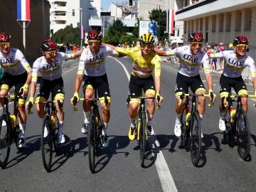 Van Aert gana en los Campos Elíseos y Pogacar conquista su segundo Tour de Francia
