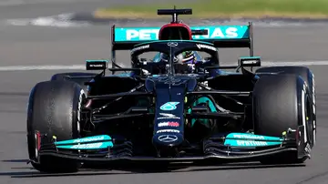 Hamilton gana el GP de Silverstone tras el accidente de Verstappen, Sainz es 6º y Alonso 7º Hamilton gana el GP de Silverstone tras el accidente de Verstappen, Sainz es 6º y Alonso 7º