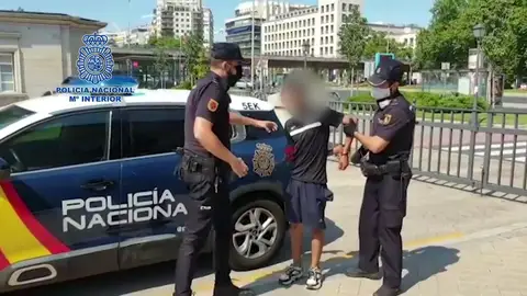 Detenido el presunto agresor del metro de Madrid que atacó a un sanitario por pedirle que se pusiera la mascarilla Detenido el presunto agresor del metro de Madrid que atacó a un sanitario por pedirle que se pusiera la mascarilla