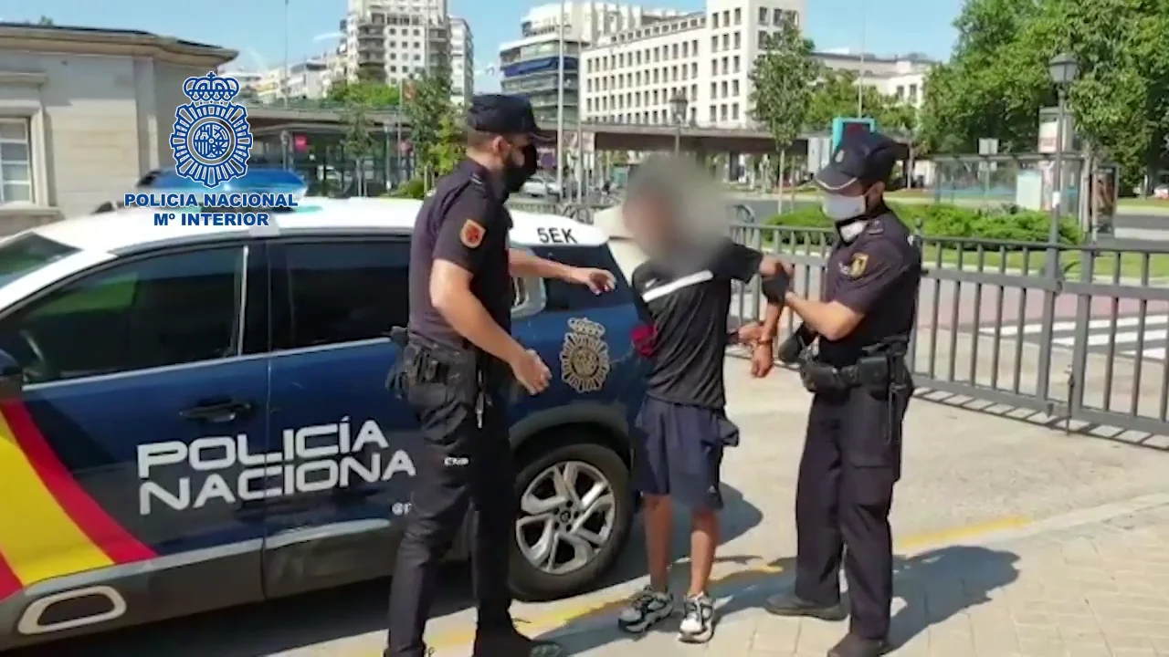 Detenido el presunto agresor del metro de Madrid que atacó a un sanitario por pedirle que se pusiera la mascarilla Detenido el presunto agresor del metro de Madrid que atacó a un sanitario por pedirle que se pusiera la mascarilla