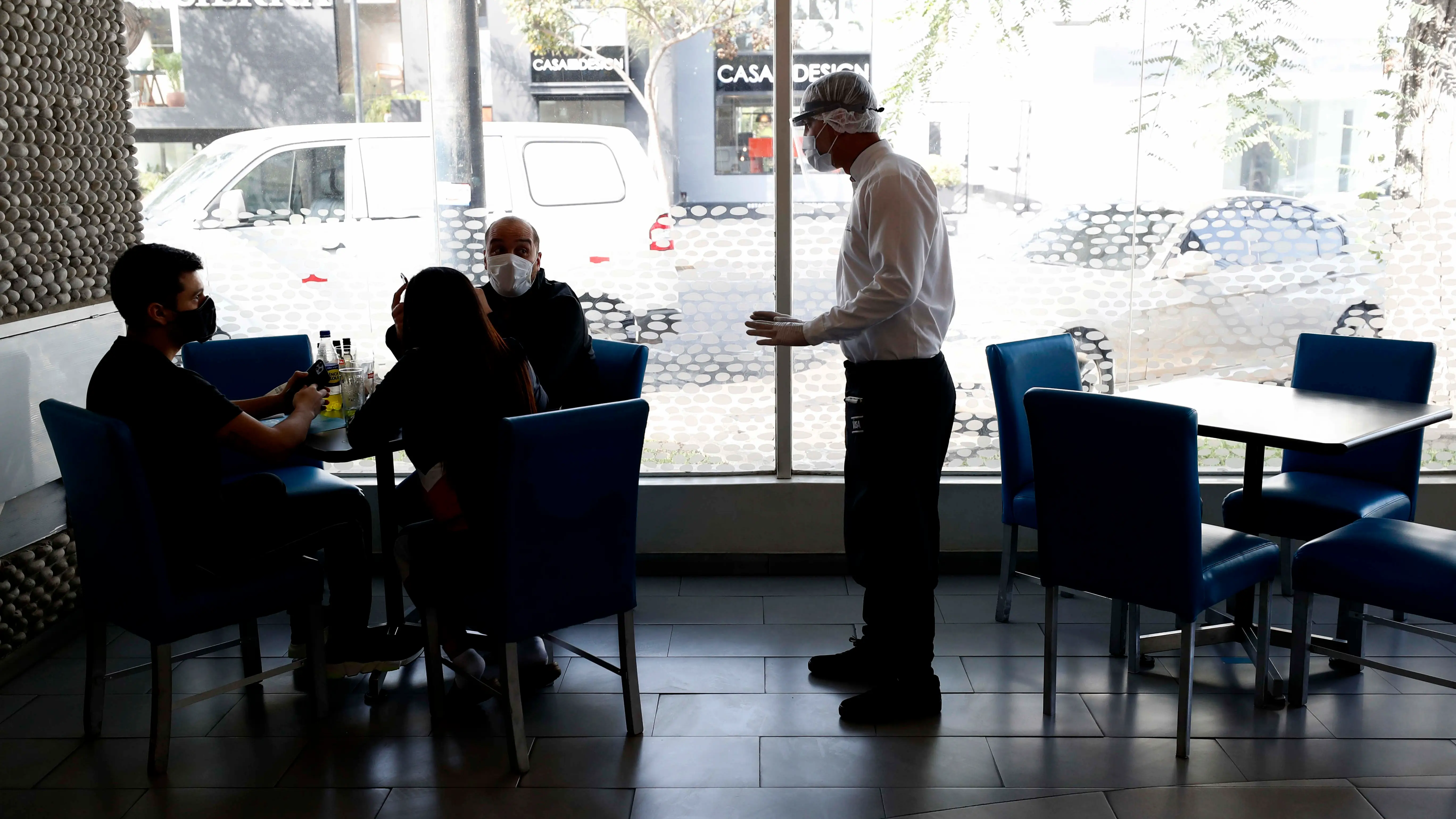 Desalojado un restaurante en Alicante con 6 trabajadores positivos en coronavirus
