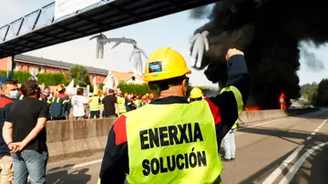 Trabajadores del complejo industrial de Alcoa en San Cibrao (Lugo) se manifiestan 