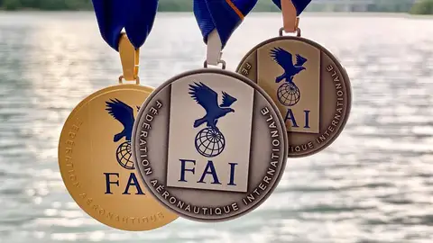 Horacio Llorens arrasa en el Mundial de Parapente Acrobático 2021 con tres medallas Horacio Llorens arrasa en el Mundial de Parapente Acrobático 2021 con tres medallas