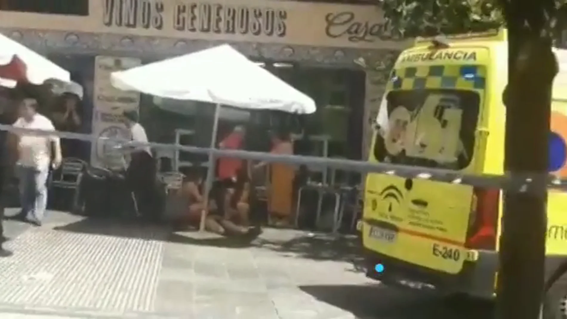 Atropello múltiple al invadir un coche la acera en el centro de Marbella