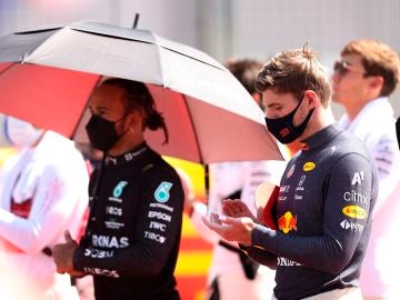 La F1 explica su decisión sobre el accidente entre Verstappen y Hamilton y condena los insultos racistas al británico