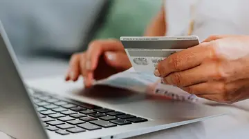 Así operan los ciberdelincuentes, convencen a las víctimas y se ganan su confianza para robar información personal Así operan los ciberdelincuentes, convencen a las víctimas y se ganan su confianza para robar información personal