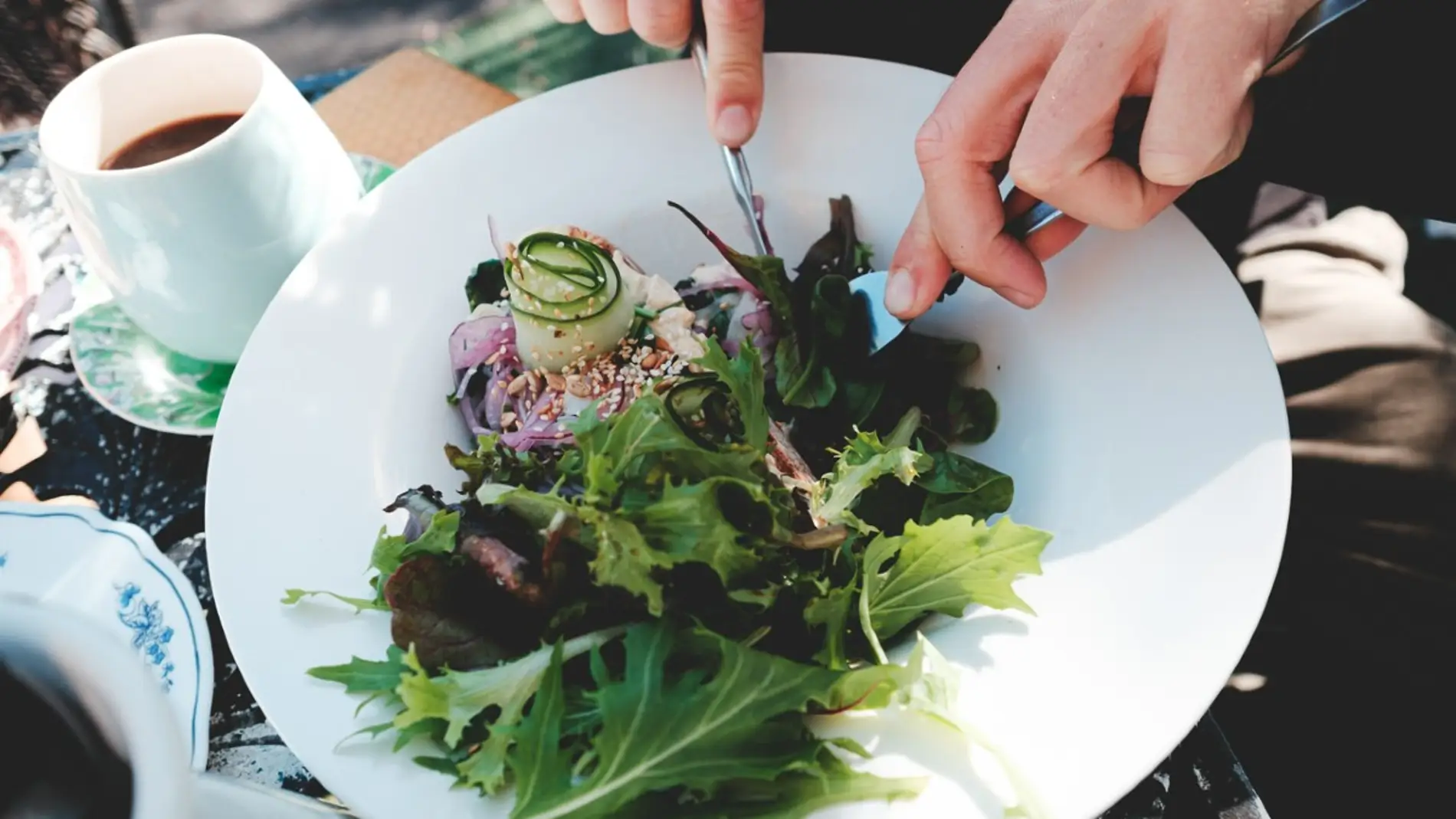 8 utensilios de cocina para preparar tus ensaladas de verano