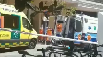 El caos se apodera del centro de Marbella tras el atropello múltiple en una terraza, en vídeo