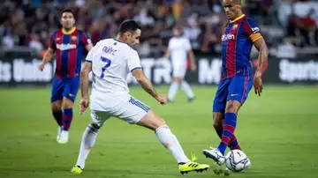 Rivaldo ante Núñez en el Clásico de Leyendas de Tel Aviv Rivaldo ante Núñez en el Clásico de Leyendas de Tel Aviv