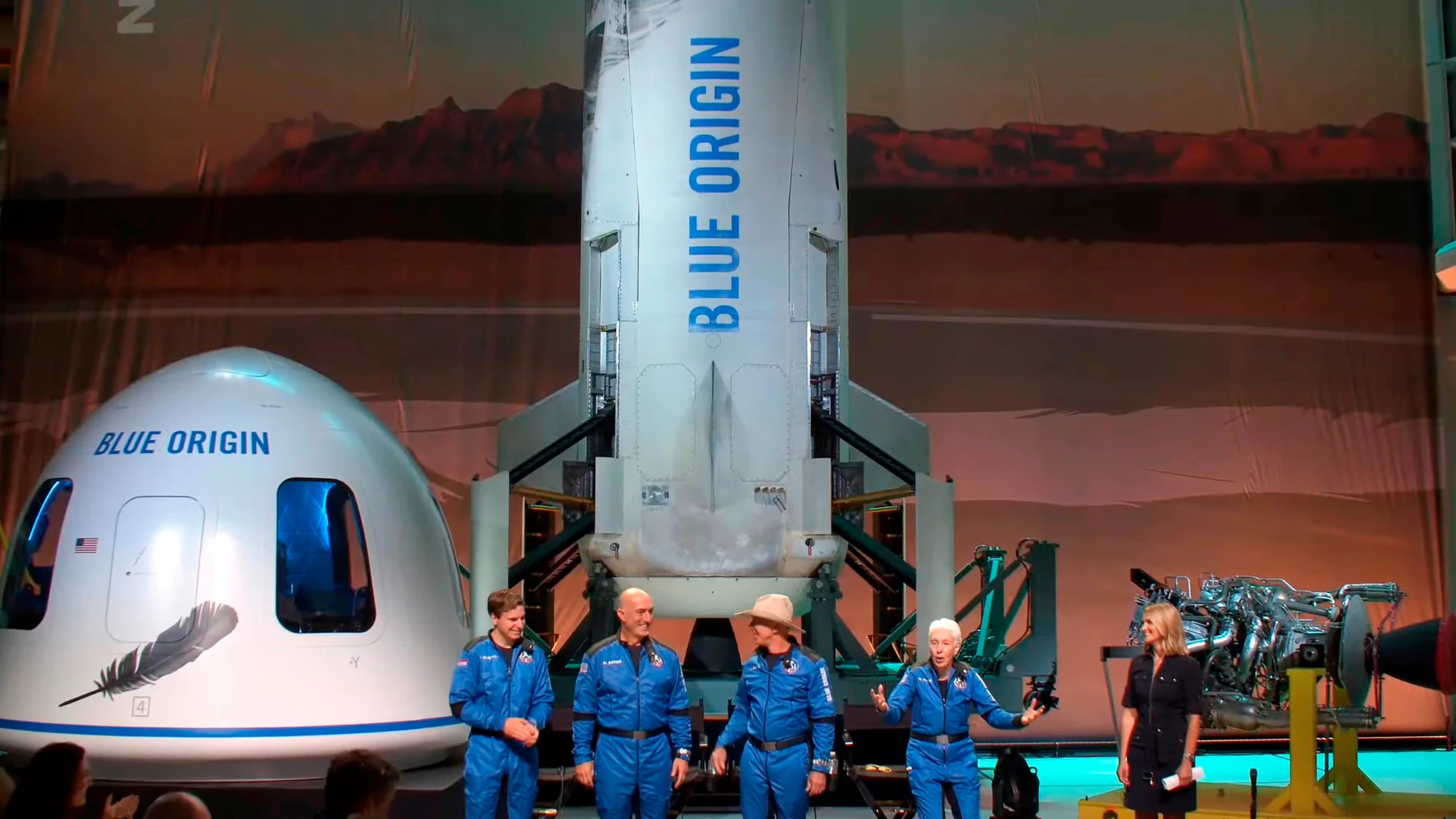 Oliver Daemen, Mark Bezos, Jeff Bezos, Wally Funk en la rueda de prensa posterior a viajar al espacio