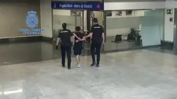El agresor de un sanitario en el metro de Madrid se preparaba para huir cuando lo detuvieron El agresor de un sanitario en el metro de Madrid se preparaba para huir cuando lo detuvieron