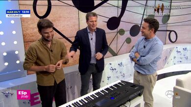 El compositor Lucas Vidal revoluciona el plató de Espejo Público: 