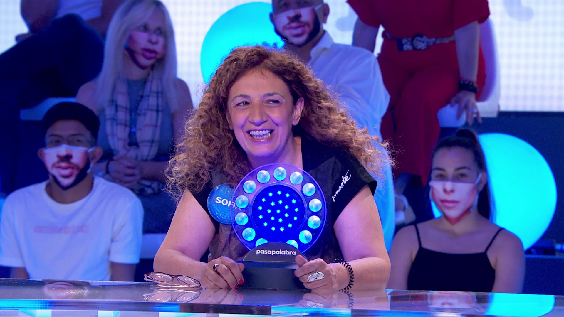 Sofía concede a Roberto Leal uno de sus grandes deseos: ¡canta en ‘La Pista’! Sofía concede a Roberto Leal uno de sus grandes deseos: ¡canta en ‘La Pista’!