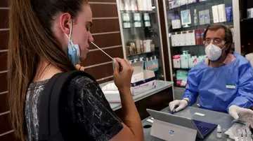 Cataluña, Galicia y Navarra los farmacéuticos que hagan test envían esos resultados a su Gobierno autonómico Cataluña, Galicia y Navarra los farmacéuticos que hagan test envían esos resultados a su Gobierno autonómico