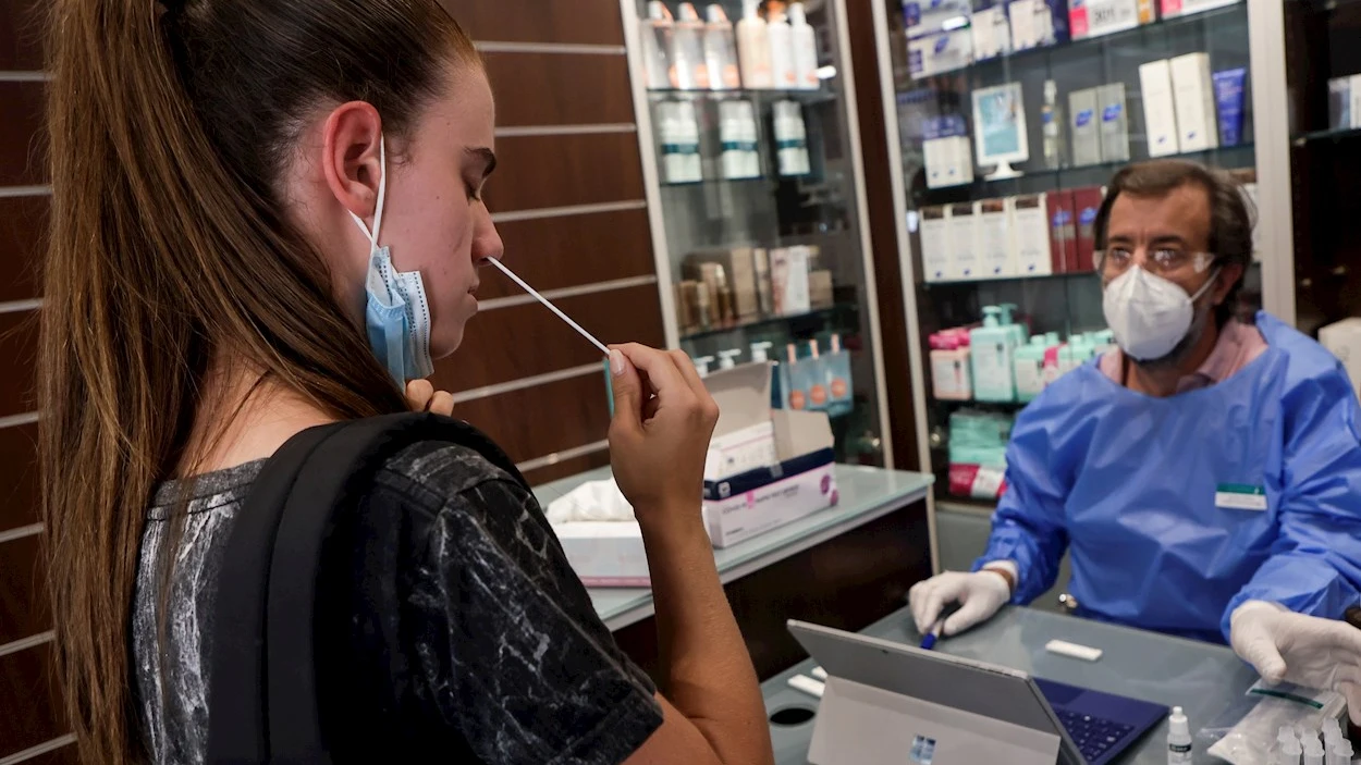 Cataluña y Navarra los farmacéuticos que hagan test envían esos resultados a su Gobierno autonómico Cataluña y Navarra los farmacéuticos que hagan test envían esos resultados a su Gobierno autonómico