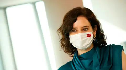 Hana Jalloul pide a Isabel Díaz Ayuso una reunión para hablar de la vacunación y la presidenta madrileña responde: "Me extraña que desde el PSOE nos ofrezcan ayuda" Hana Jalloul pide a Isabel Díaz Ayuso una reunión para hablar de la vacunación y la presidenta madrileña responde: "Me extraña que desde el PSOE nos ofrezcan ayuda"