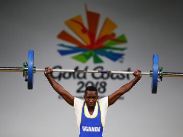 Julius Ssekitoleko, levantador de pesas ugandés