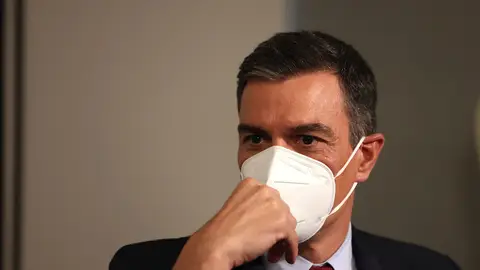 El presidente del Gobierno, Pedro Sánchez (i), participa en una entrevista-coloquio organizada por la agencia de noticias Reuters, en la sede del Instituto Cervantes de Nueva York El presidente del Gobierno, Pedro Sánchez (i), participa en una entrevista-coloquio organizada por la agencia de noticias Reuters, en la sede del Instituto Cervantes de Nueva York
