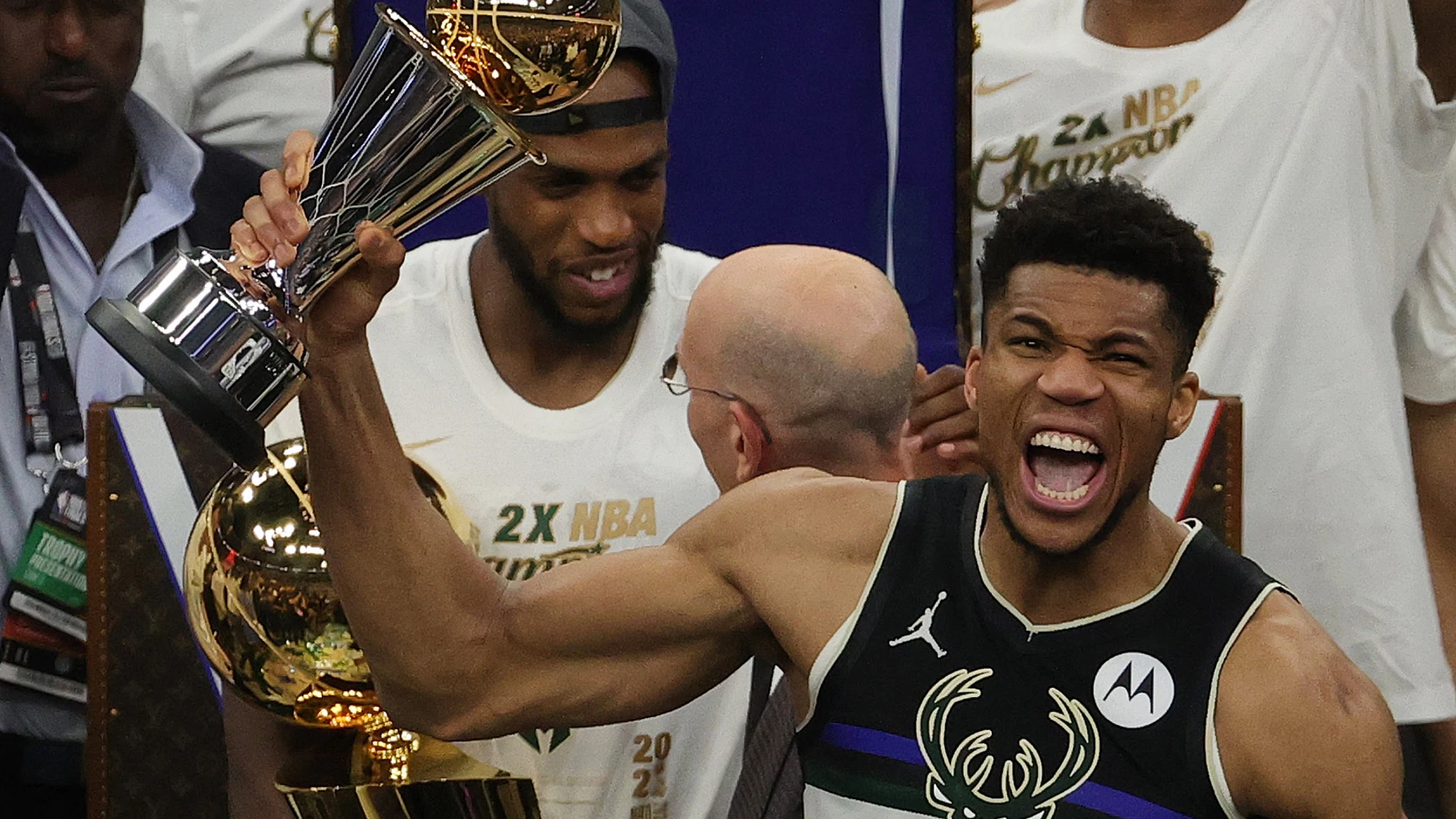 Los Milwaukee Bucks se llevan el anillo de la NBA con un Antetokounmpo estelar