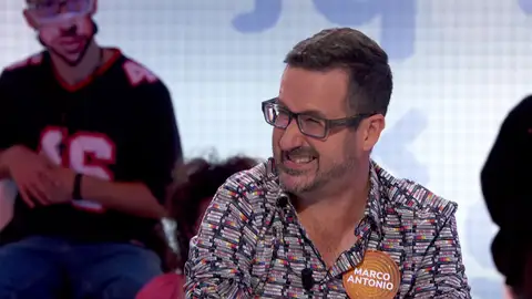 Roberto Leal se rinde ante el estilo de Marco Antonio: “Me gustaría darle un abrazo a tu diseñador de camisas” Roberto Leal se rinde ante el estilo de Marco Antonio: “Me gustaría darle un abrazo a tu diseñador de camisas”