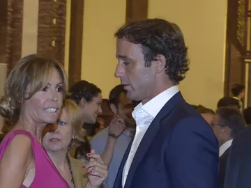Lara Dibildos y Álvaro Muñoz Escassi, en la Comunión de su hijo Lara Dibildos y Álvaro Muñoz Escassi, en la Comunión de su hijo