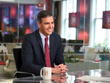 Pedro Sánchez causa sensación en Estados Unidos: "Es un hombre muy guapo" Pedro Sánchez causa sensación en Estados Unidos: "Es un hombre muy guapo"