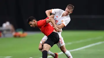 Dani Olmo disputa un balón ante Egipto Dani Olmo disputa un balón ante Egipto