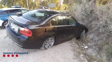 Un conductor bebido abandona en el coche a su hijo y huye tras tener un accidente en Caldas Un conductor bebido abandona en el coche a su hijo y huye tras tener un accidente en Caldas