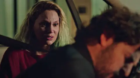 Un accidente de coche hace que los caminos de Inci y Han se crucen para siempre Un accidente de coche hace que los caminos de Inci y Han se crucen para siempre