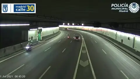 La Policía detiene a un motorista que había recorrido 14 kilómetros en sentido contrario en la M-30 La Policía detiene a un motorista que había recorrido 14 kilómetros en sentido contrario en la M-30