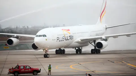 La jueza ordena suspender el préstamo de 34 millones de euros para el rescate de la aerolínea Plus Ultra por no estar justificado La jueza ordena suspender el préstamo de 34 millones de euros para el rescate de la aerolínea Plus Ultra por no estar justificado