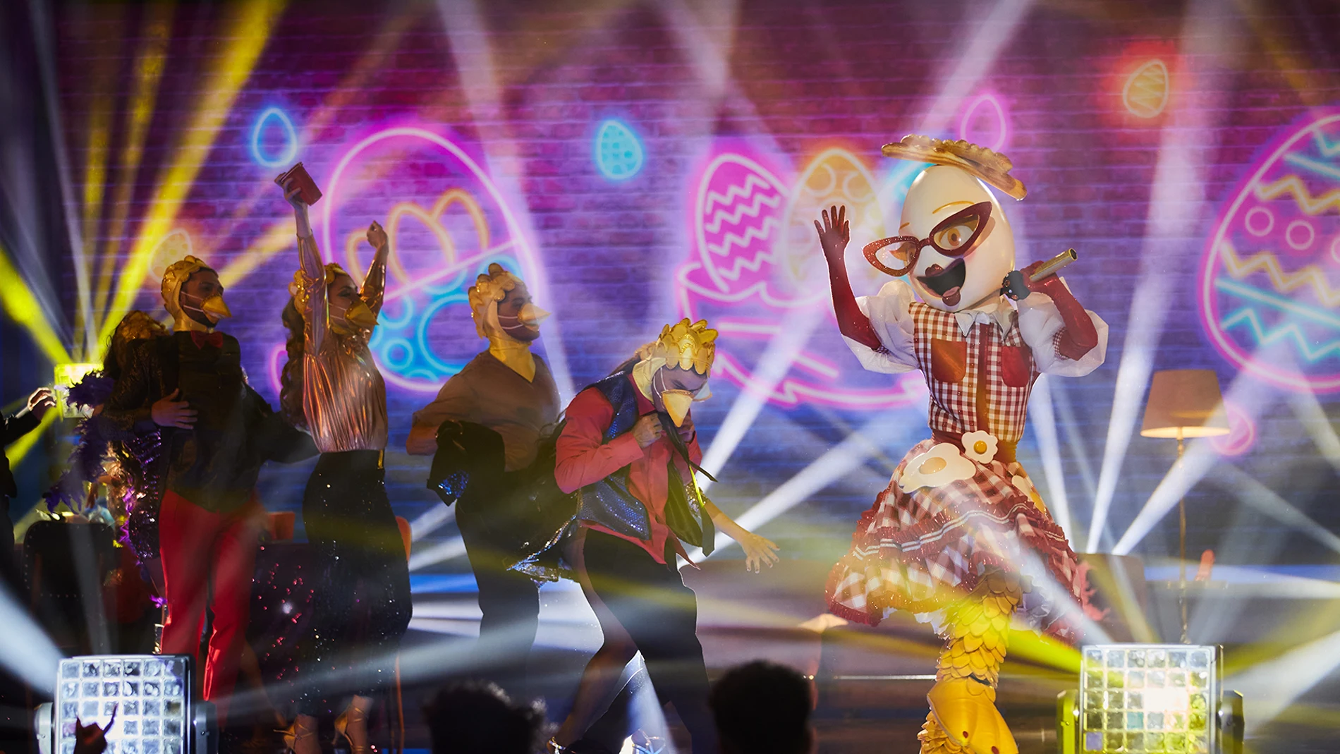 El Huevo se deja la cáscara con ‘Last Friday Night’ de Katy Perry 