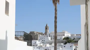 Andalucía aprueba el toque de queda en Marbella, Conil y Villanueva de Córdoba y otras restricciones Andalucía aprueba el toque de queda en Marbella, Conil y Villanueva de Córdoba y otras restricciones