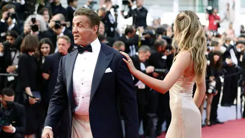 Sylvester Stallone junto a su hija Sistine en Cannes Sylvester Stallone junto a su hija Sistine en Cannes