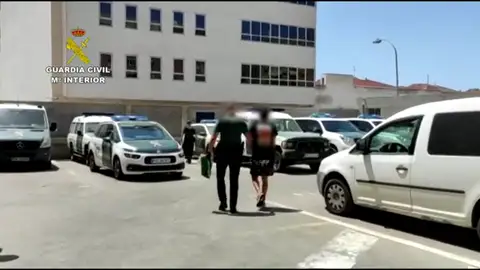 La Guardia Civil detiene dos veces a un hombre por cometer diez delitos en Torrevieja La Guardia Civil detiene dos veces a un hombre por cometer diez delitos en Torrevieja