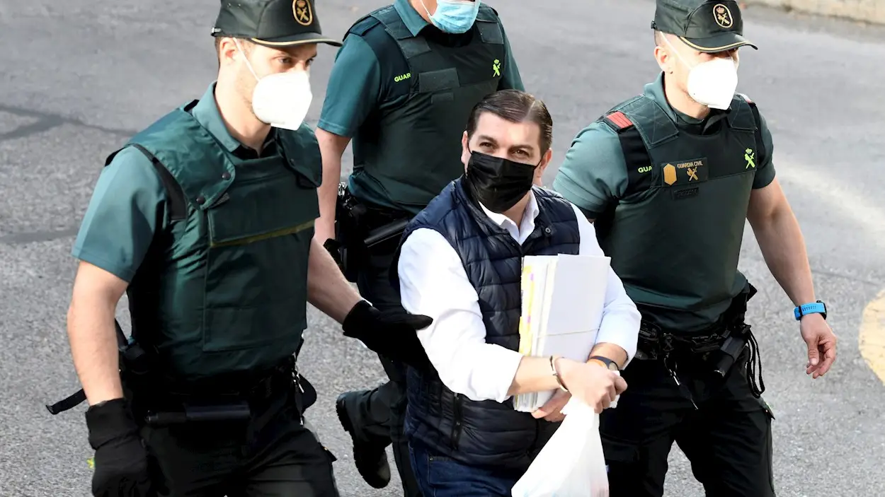 22/07/2021 09:59 (UTC) Crédito: EFE Fuente: EFE/EFE Autor: Víctor Lerena Temática: Justicia e interior César Román, conocido como el Rey del Cachopo. 22/07/2021 09:59 (UTC) Crédito: EFE Fuente: EFE/EFE Autor: Víctor Lerena Temática: Justicia e interior César Román, conocido como el Rey del Cachopo.