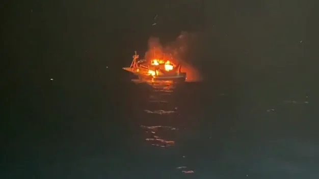 El pesquero santo&ntilde;&eacute;s Siempre al Alba se incendia y rescatan a los once marineros de la tripulaci&oacute;n