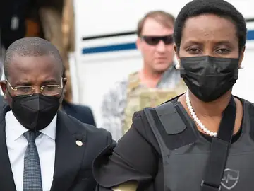 Reaparece la ex primera dama de Haití e los homenajes a su marido asesinado, Jovenel Moïse: "Fuiste abandonado y traicionado" Reaparece la ex primera dama de Haití e los homenajes a su marido asesinado, Jovenel Moïse: "Fuiste abandonado y traicionado"