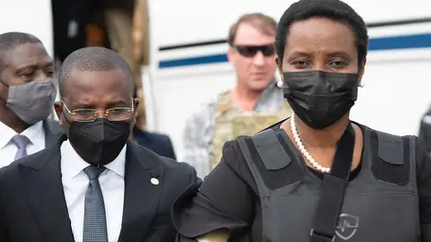 Reaparece la ex primera dama de Haití e los homenajes a su marido asesinado, Jovenel Moïse: "Fuiste abandonado y traicionado" Reaparece la ex primera dama de Haití e los homenajes a su marido asesinado, Jovenel Moïse: "Fuiste abandonado y traicionado"