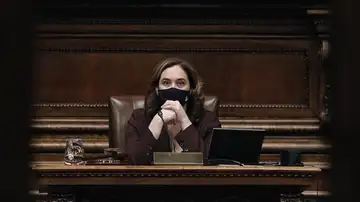 El Ayuntamiento de Barcelona vuelve a colocar el retrato de Felipe VI "por imperativo legal" El Ayuntamiento de Barcelona vuelve a colocar el retrato de Felipe VI "por imperativo legal"