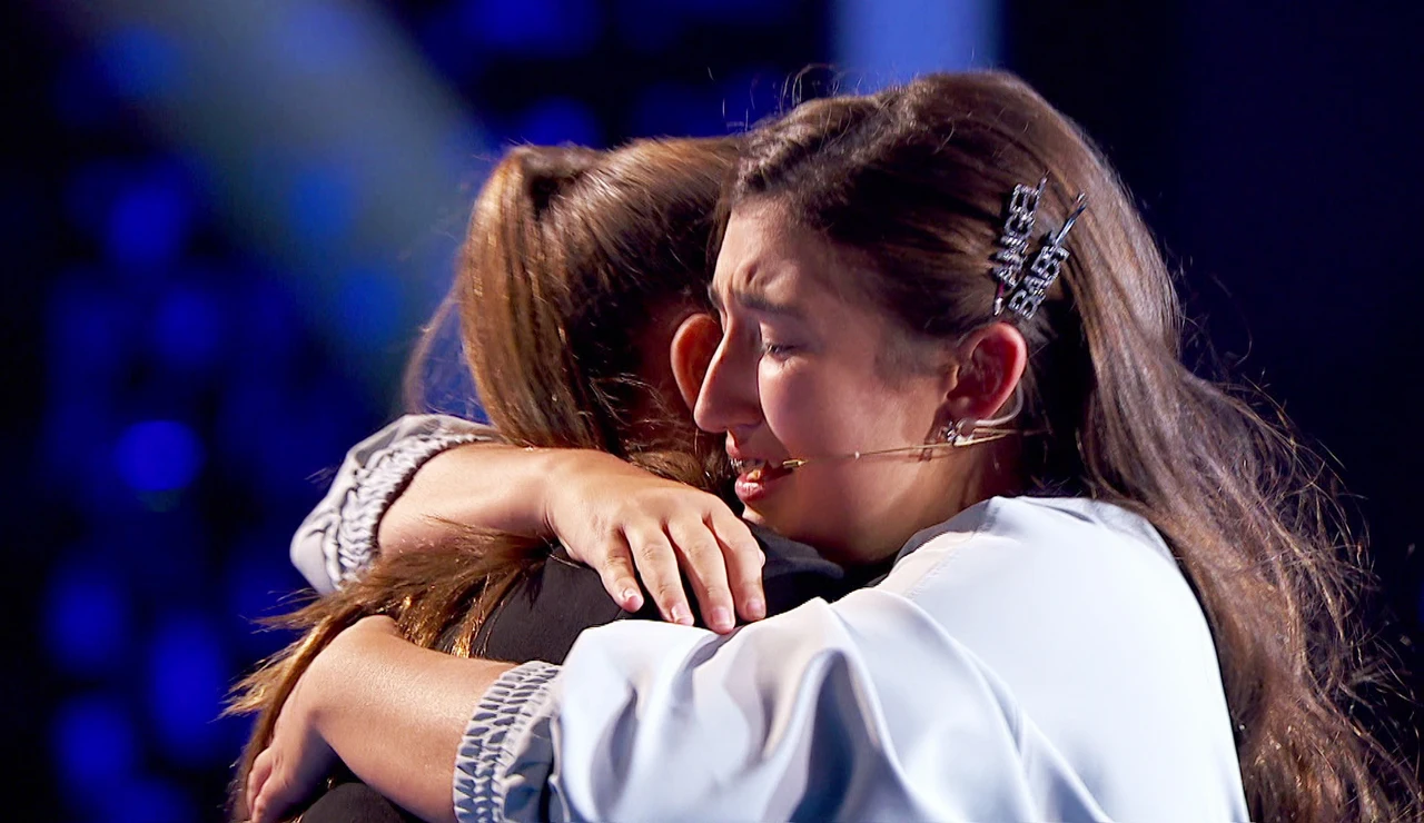 El abrazo de Rocío y Lola Avilés hace derramar las lágrimas de todos los coaches: “No hay nada como el amor de dos hermanas”