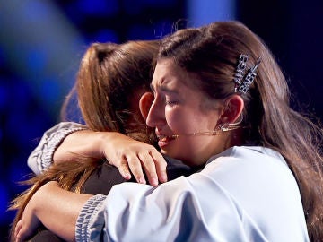 El abrazo de Rocío y Lola Avilés hace derramar las lágrimas de todos los coaches: “No hay nada como el amor de dos hermanas”