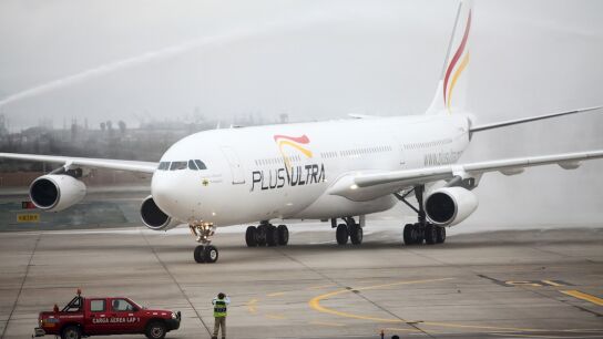 Un avi&oacute;n de la aerol&iacute;nea espa&ntilde;ola Plus Ultra