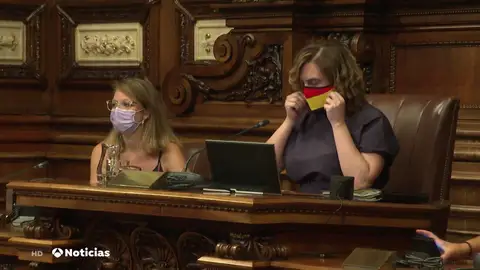 El Ayuntamiento de Barcelona vuelve a colocar el retrato de Felipe VI "por imperativo legal" El Ayuntamiento de Barcelona vuelve a colocar el retrato de Felipe VI "por imperativo legal"